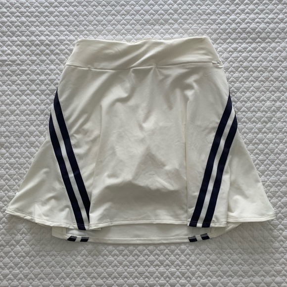 Nike 17” Golf Skort with UV Protection - Picture 5 of 5